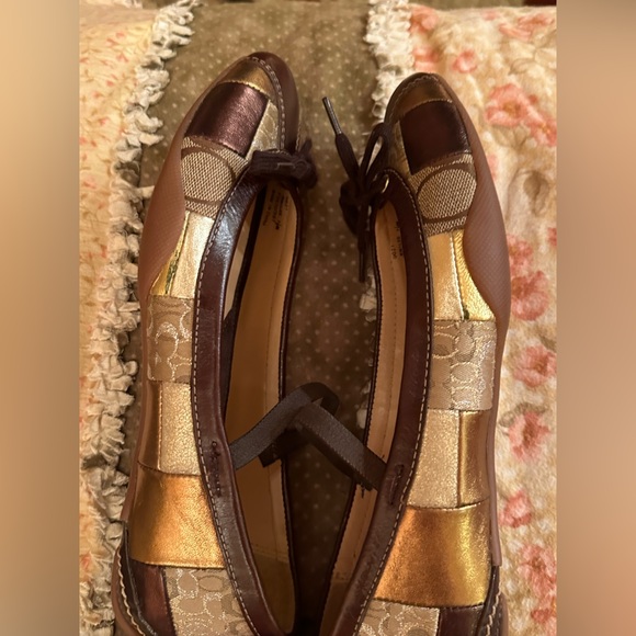 COACH Signature Jenilee: Bronze Gold Logo Patchwork Ballet Flats Shoes 7.5M - Picture 6 of 7